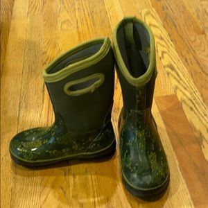 Kids bogs boots. 25% off 3 item bundle